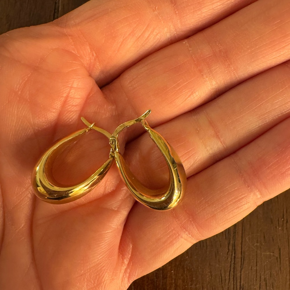Solid 14k gold teardrop hoops - Picture 10 of 12